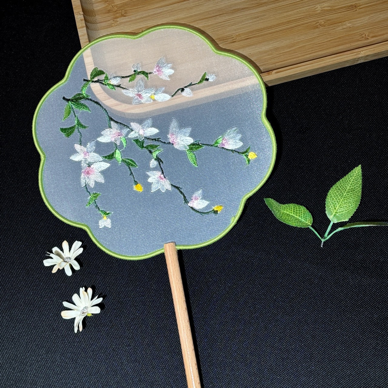 Suzhou Embroidered Round Fan — Hanfu Accessory for Women