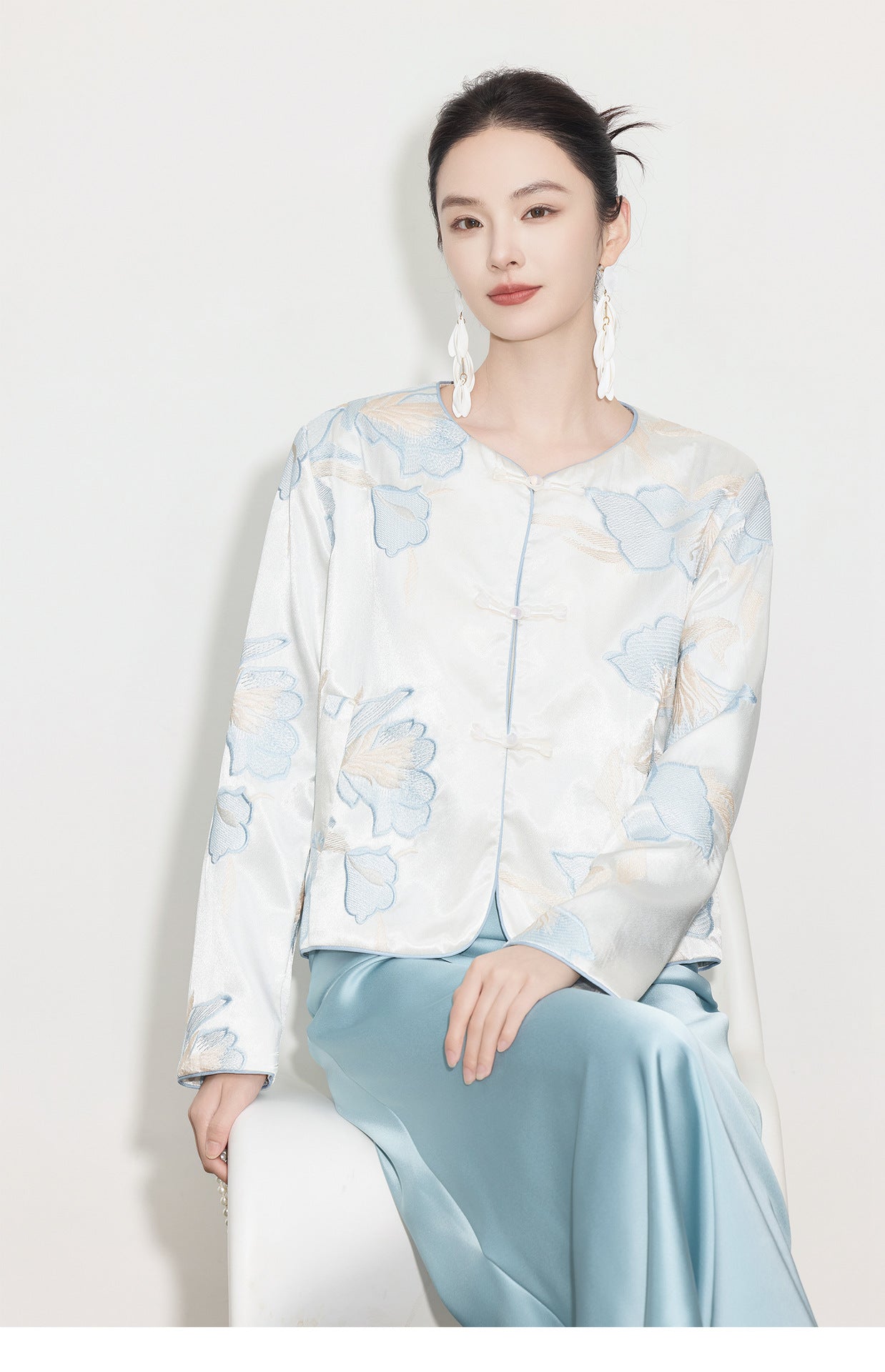 High-End Sophisticated Chinese Style Cardigan for Women