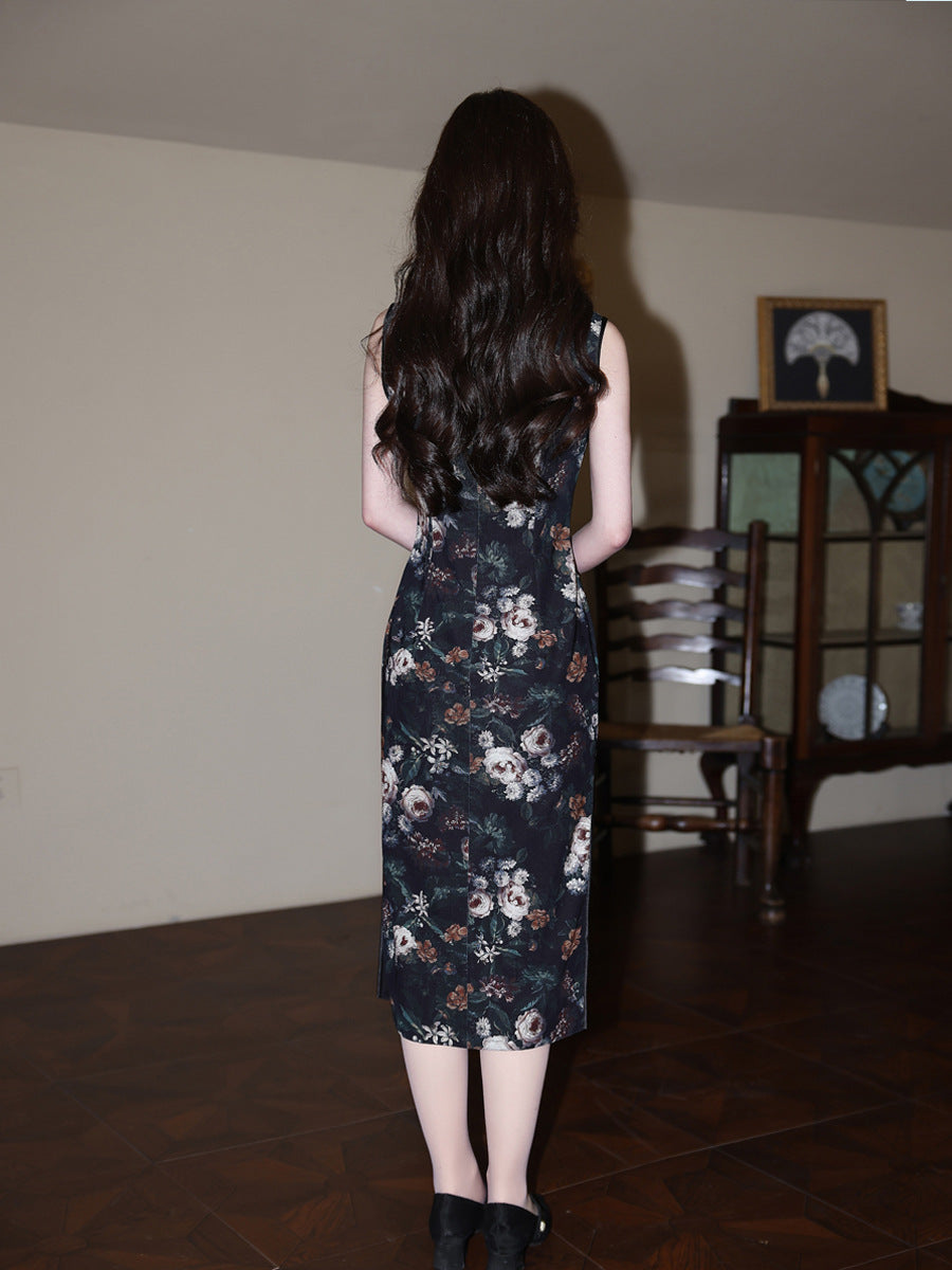 Youthful Sleeveless Cheongsam – 2025 Printed Chinese Dress