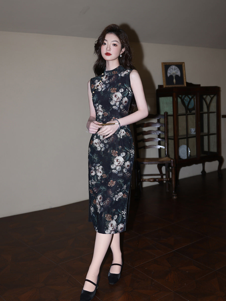Youthful Sleeveless Cheongsam – 2025 Printed Chinese Dress