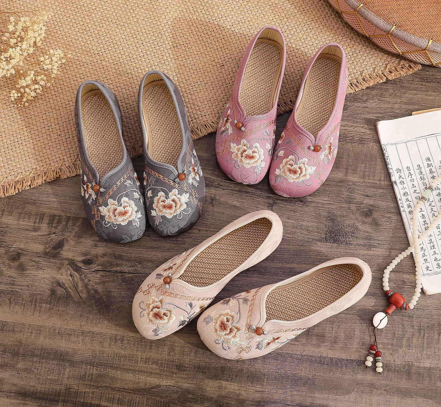Old Beijing Style Women’s Flats — Retro Embroidered Costume Shoes