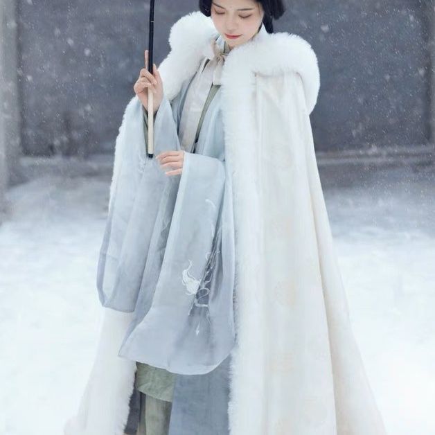 White Woolen Hanfu Cloak – Winter Thickened Fleece Cape for Women