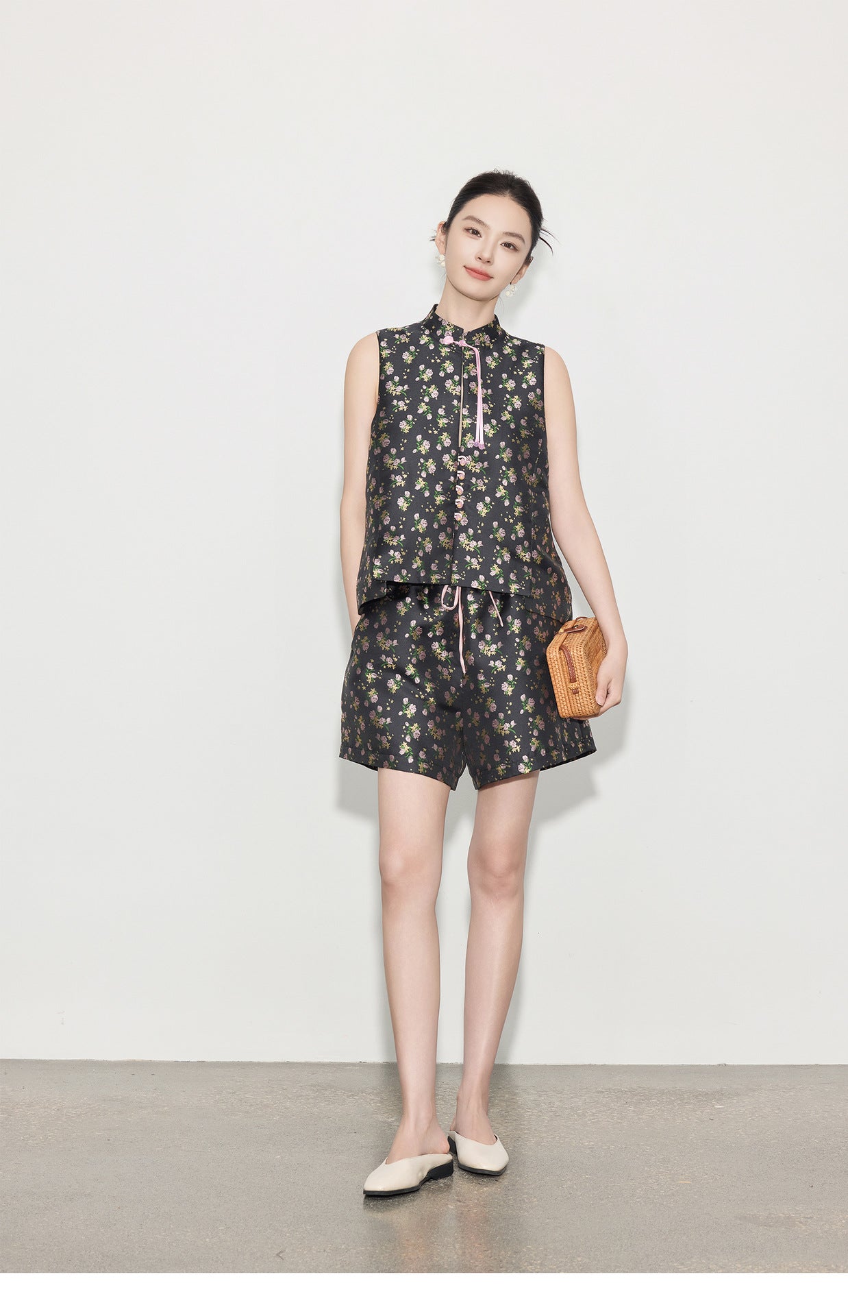 Light National Style Jacquard Sleeveless Vest & High Waist Shorts