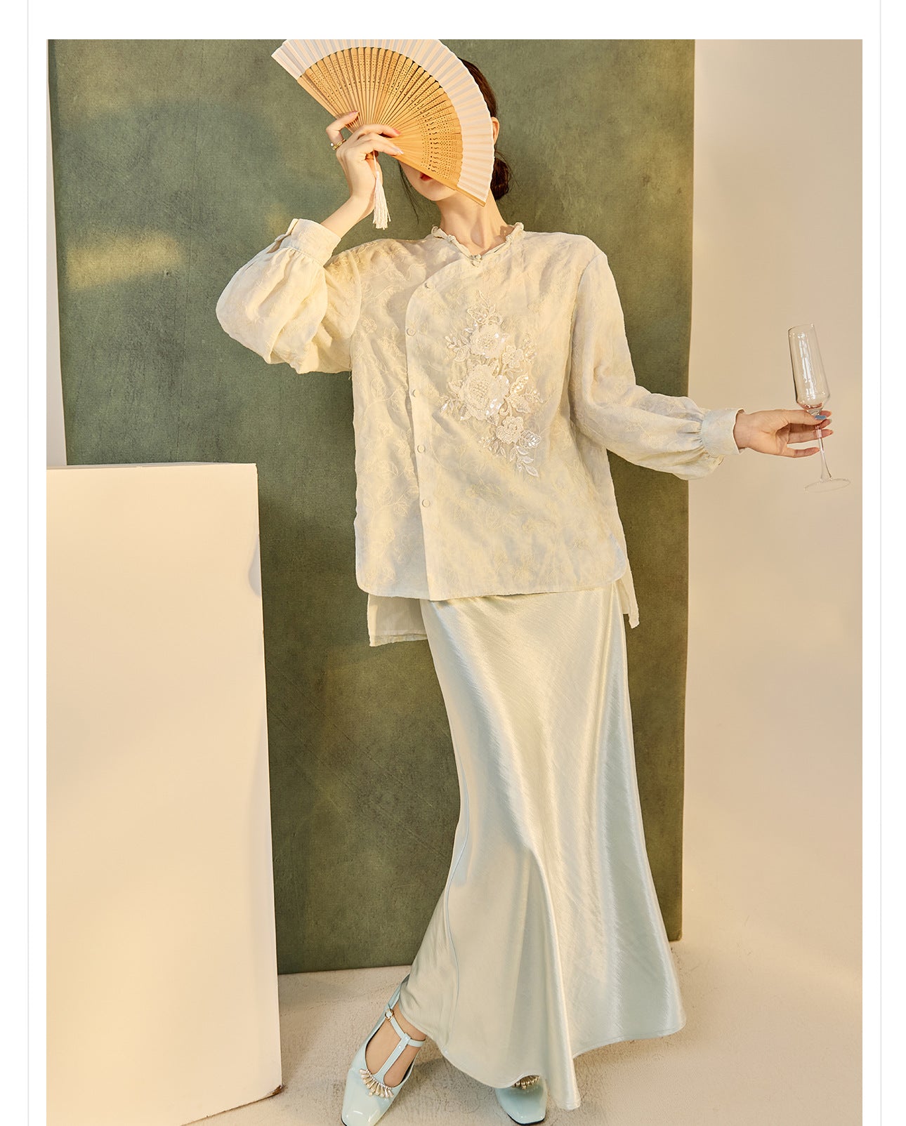 Early Autumn Retro Embroidered Top | New Chinese Style Artistic Shirt