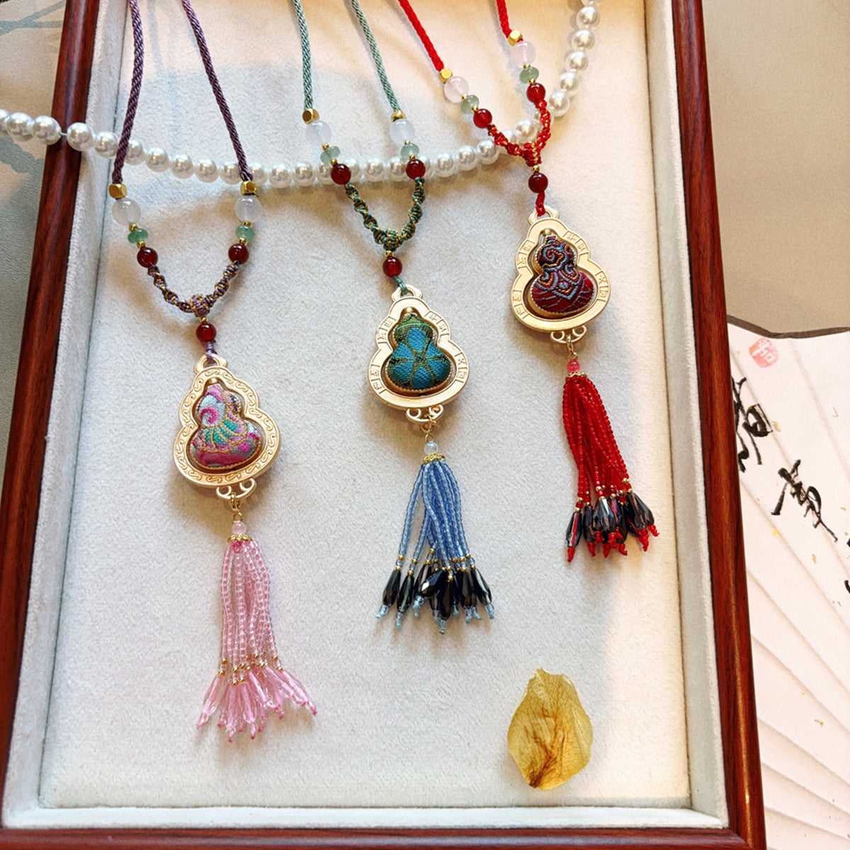 Song Brocade Gourd Pendant | Elegant Chinese Style Peace Amulet Accessory