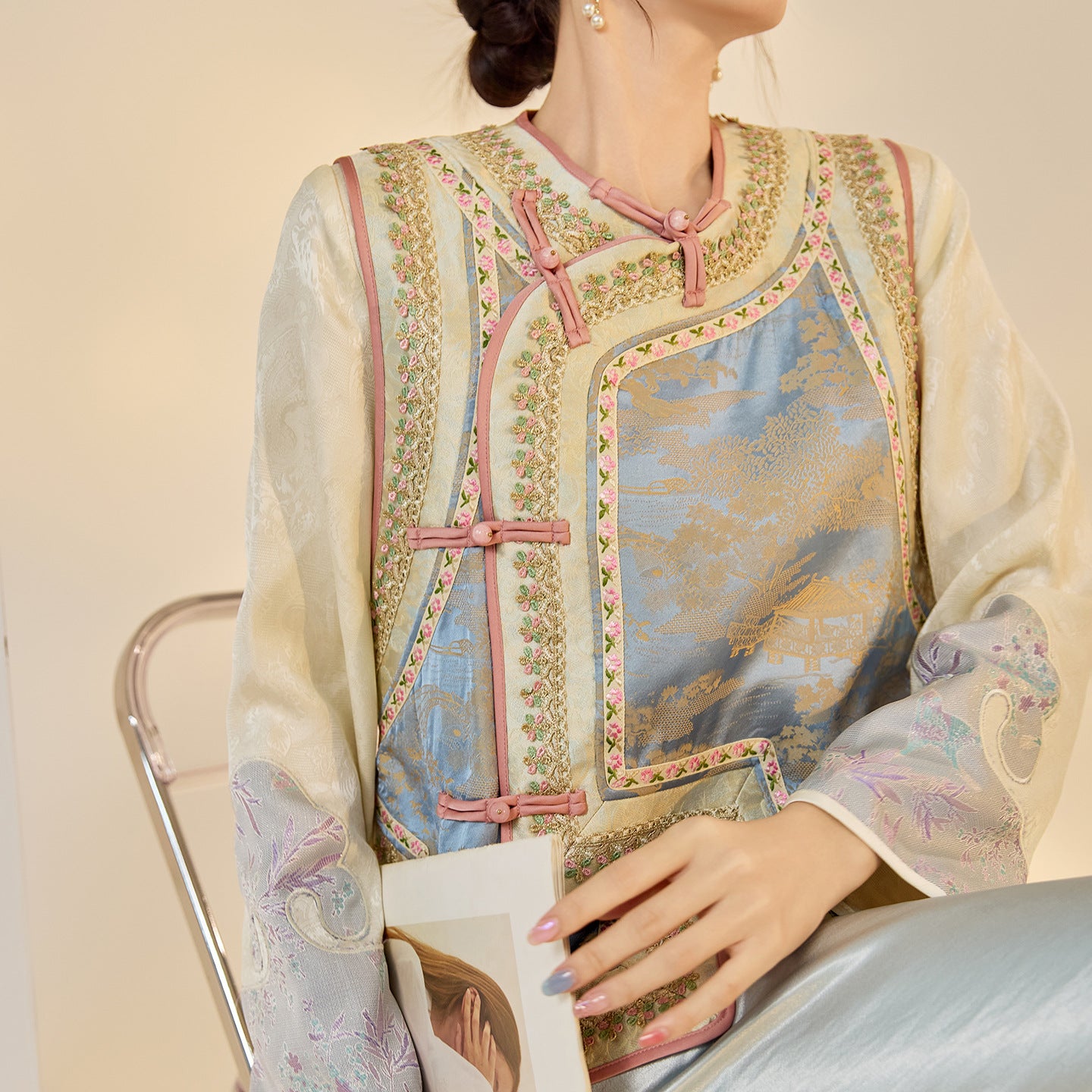 2025 New Chinese Style Elegant Jacquard Shirt | High-End Embroidered Button Top