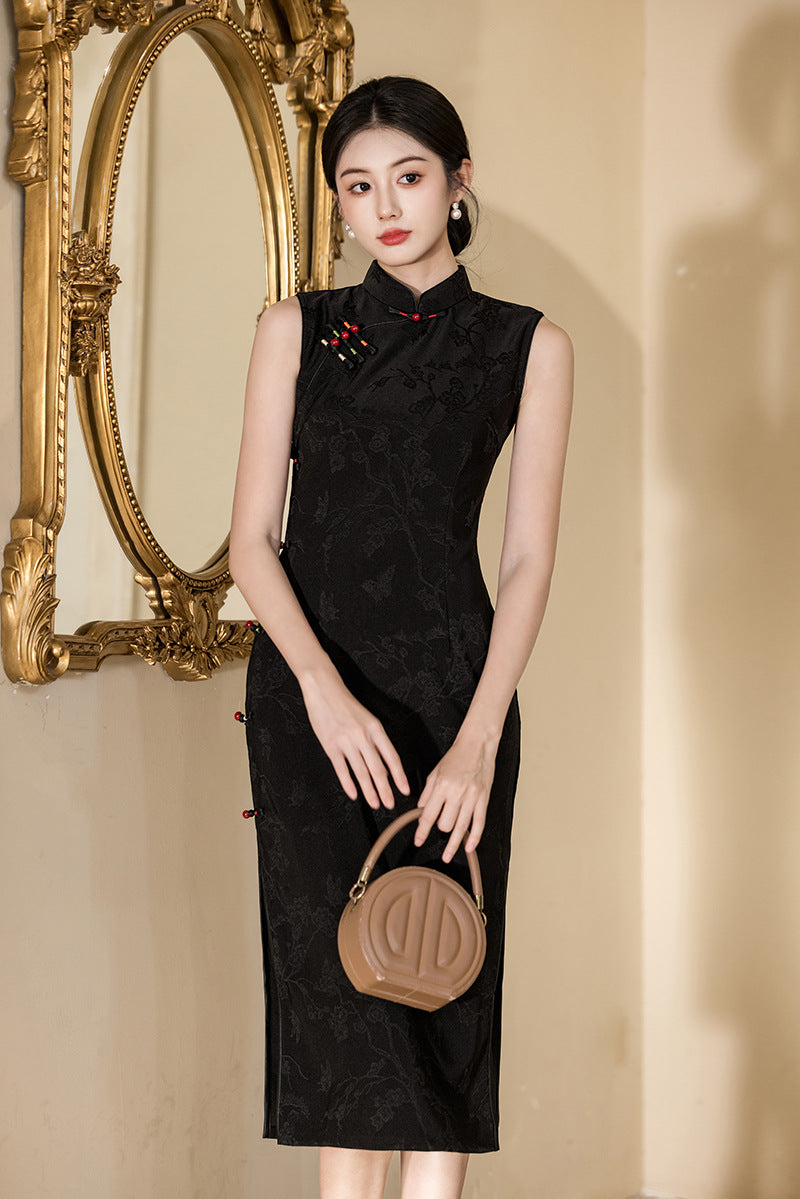 Improved Chinese Sleeveless Cheongsam – Elegant Autumn Fashion