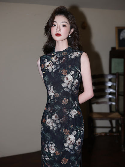 Youthful Sleeveless Cheongsam – 2025 Printed Chinese Dress
