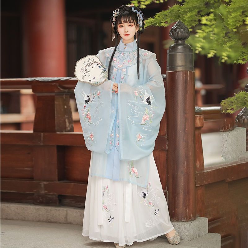 Elegant Hanfu Set — Princess Costume with Cloud Shoulders & Stand Collar