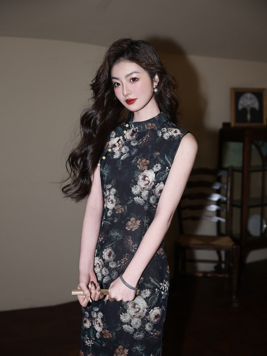 Youthful Sleeveless Cheongsam – 2025 Printed Chinese Dress