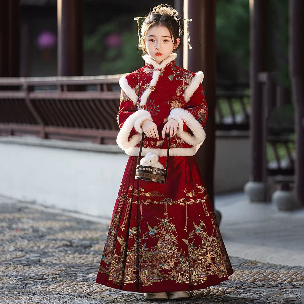 Girls’ Winter Hanfu | 2025 New Year Thickened Horse Face Skirt Outfit