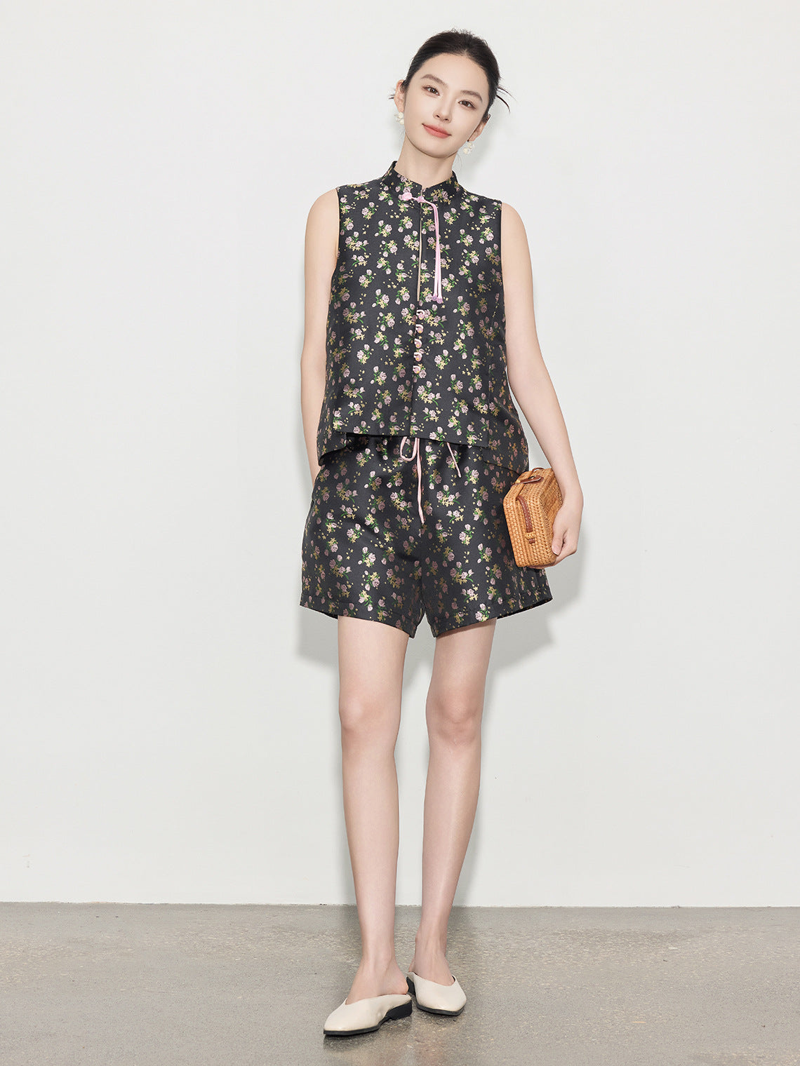 Light National Style Jacquard Sleeveless Vest & High Waist Shorts