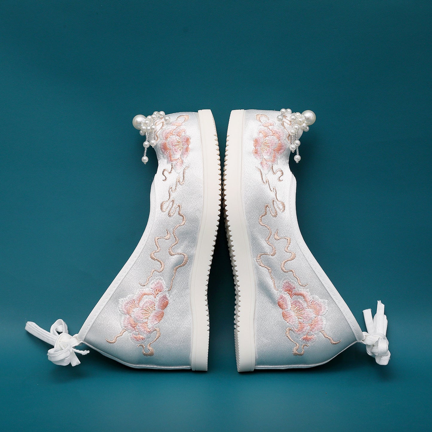 Spring Hanfu Shoes — Traditional Embroidered Hidden Heel Women’s Flats