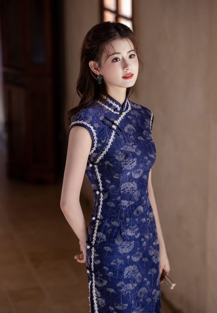 Retro Sleeveless Flocked Cheongsam – 2025 Autumn Long Dress