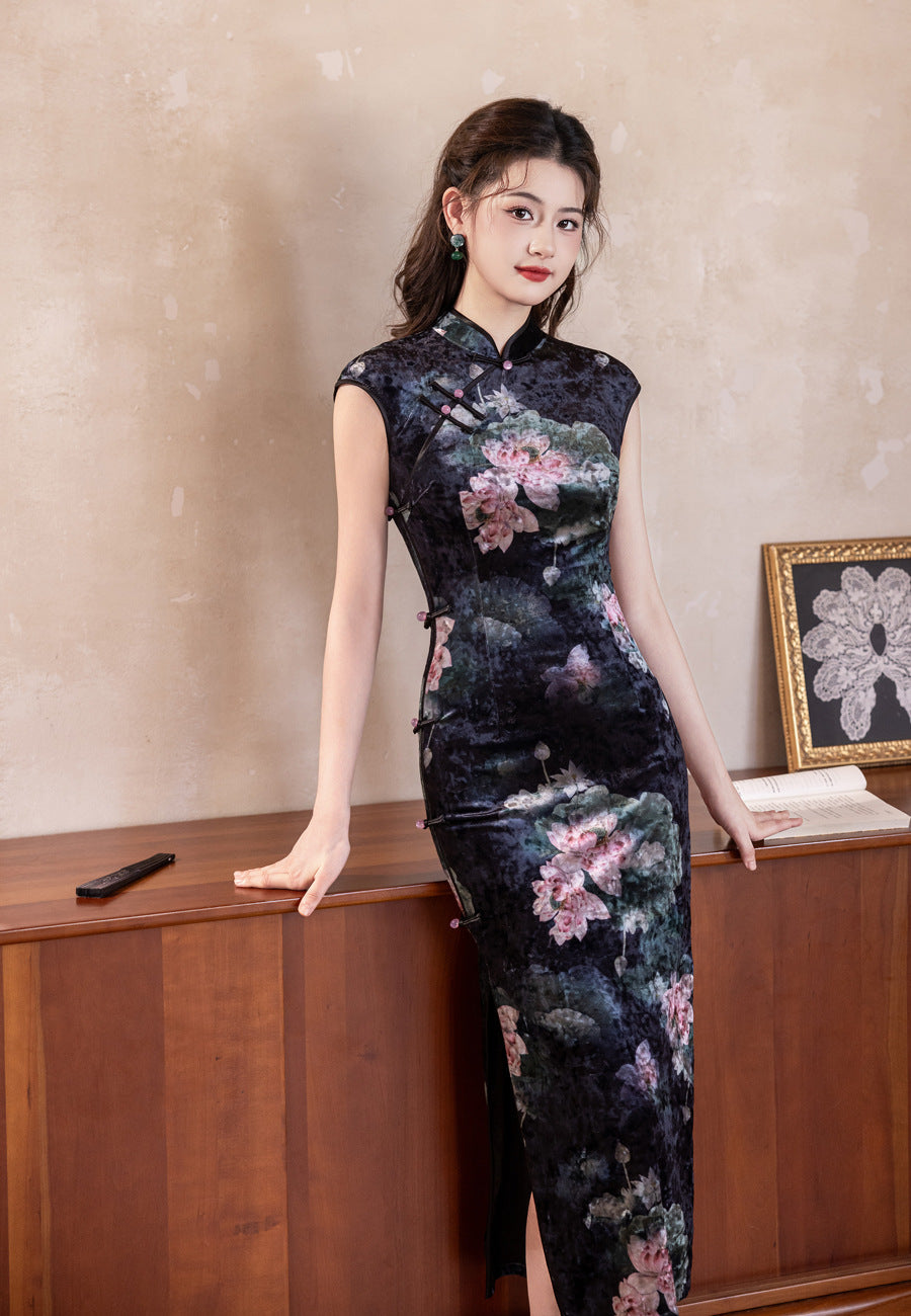 Ink Lotus Velvet Cheongsam – 2025 Elegant Autumn Sleeveless Dress
