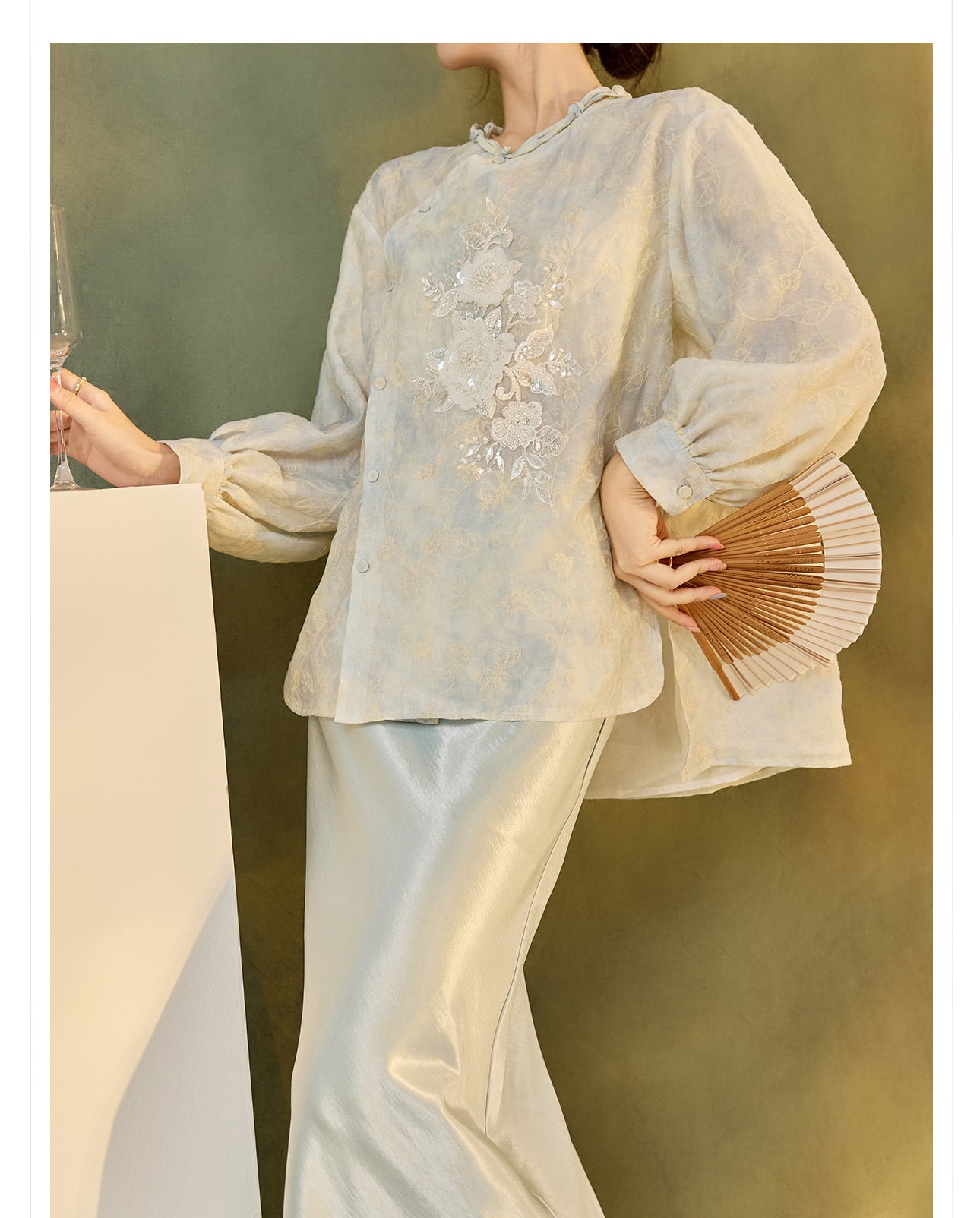 Early Autumn Retro Embroidered Top | New Chinese Style Artistic Shirt