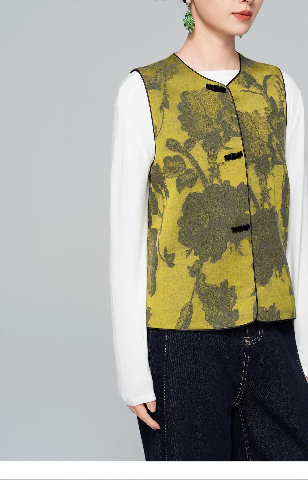 Sophisticated Jacquard Sleeveless Vest for Women