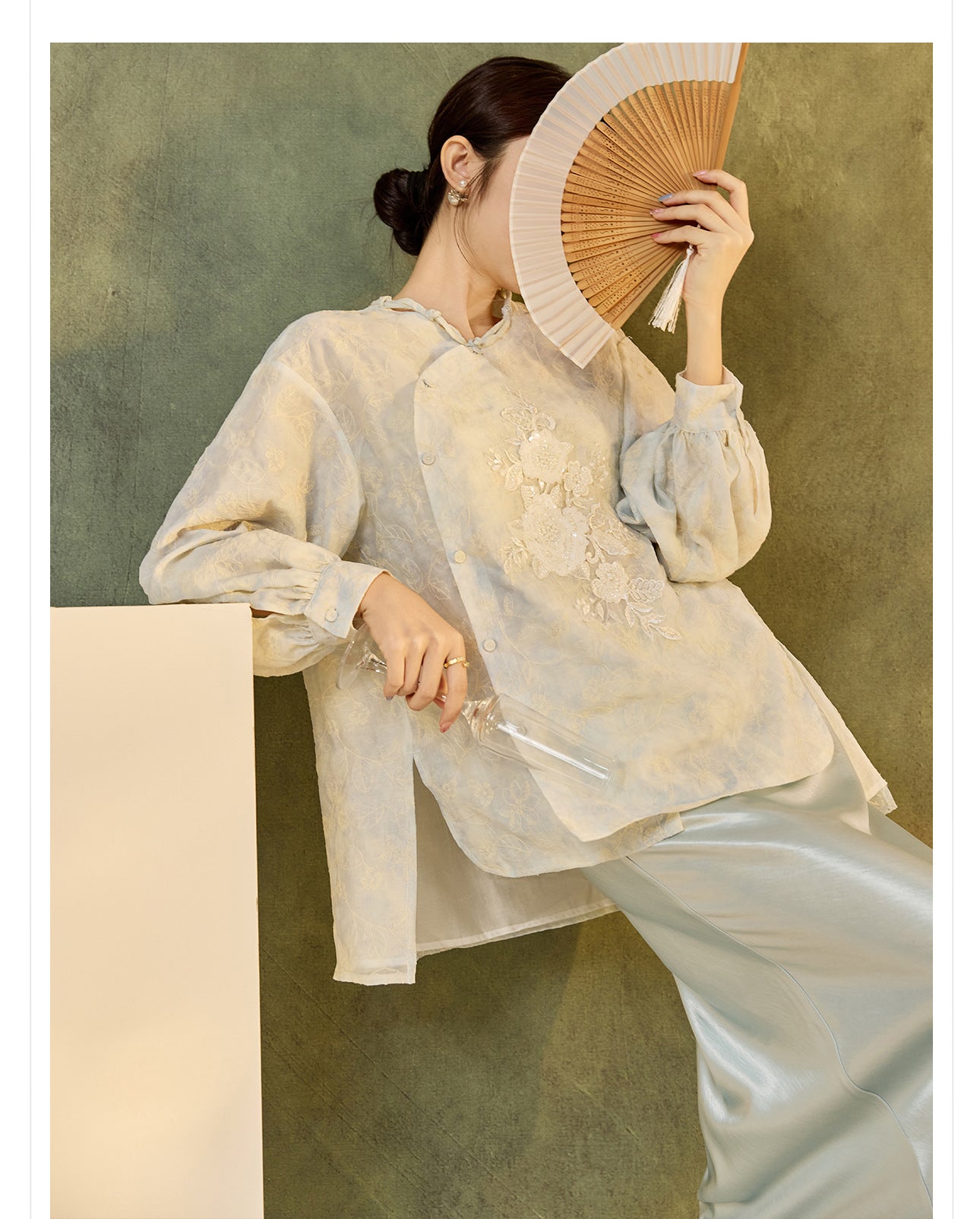 Early Autumn Retro Embroidered Top | New Chinese Style Artistic Shirt