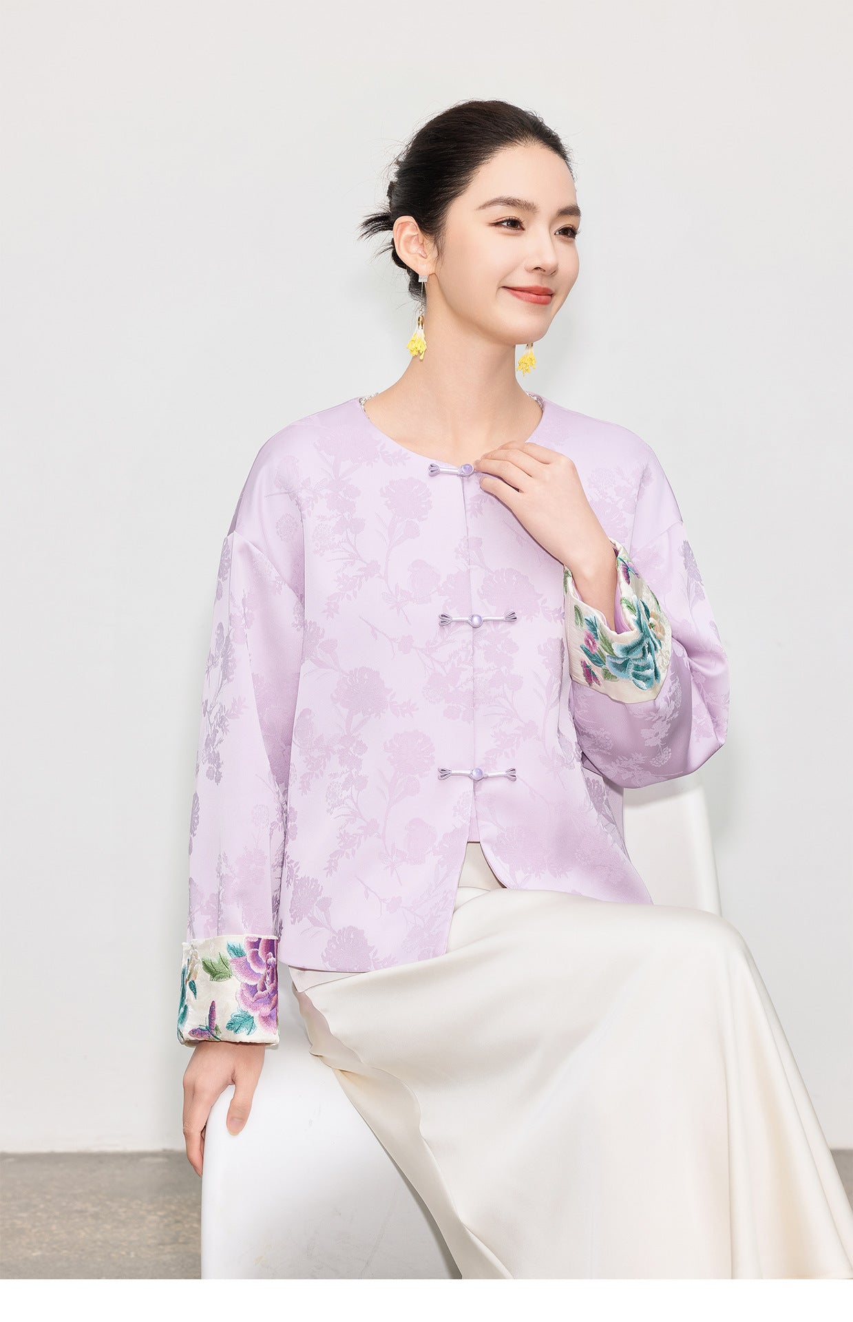 Spring Retro Embroidered Loose Slimming Jacket for Women