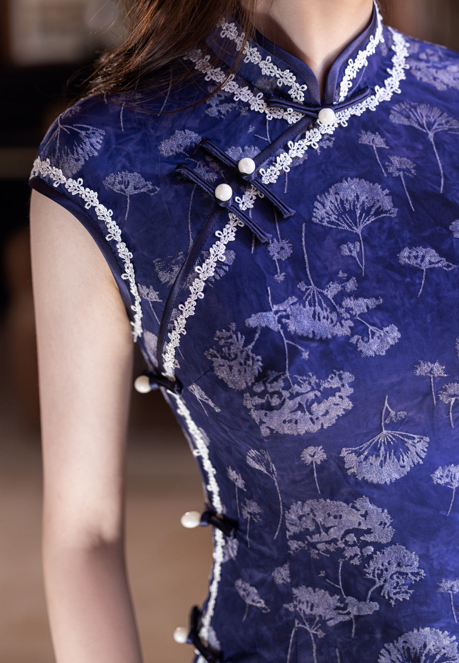 Retro Sleeveless Flocked Cheongsam – 2025 Autumn Long Dress