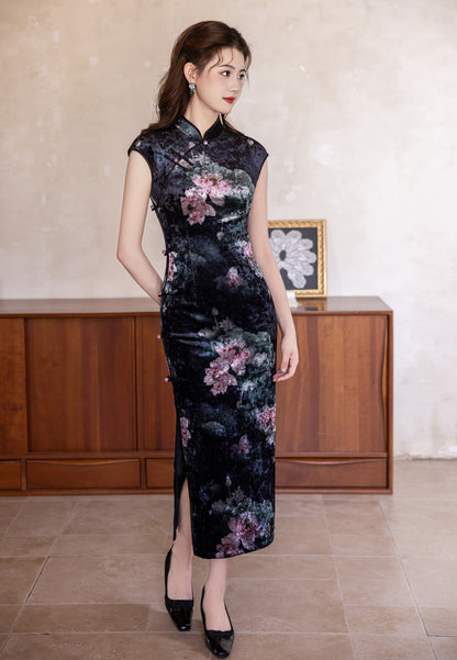 Ink Lotus Velvet Cheongsam – 2025 Elegant Autumn Sleeveless Dress