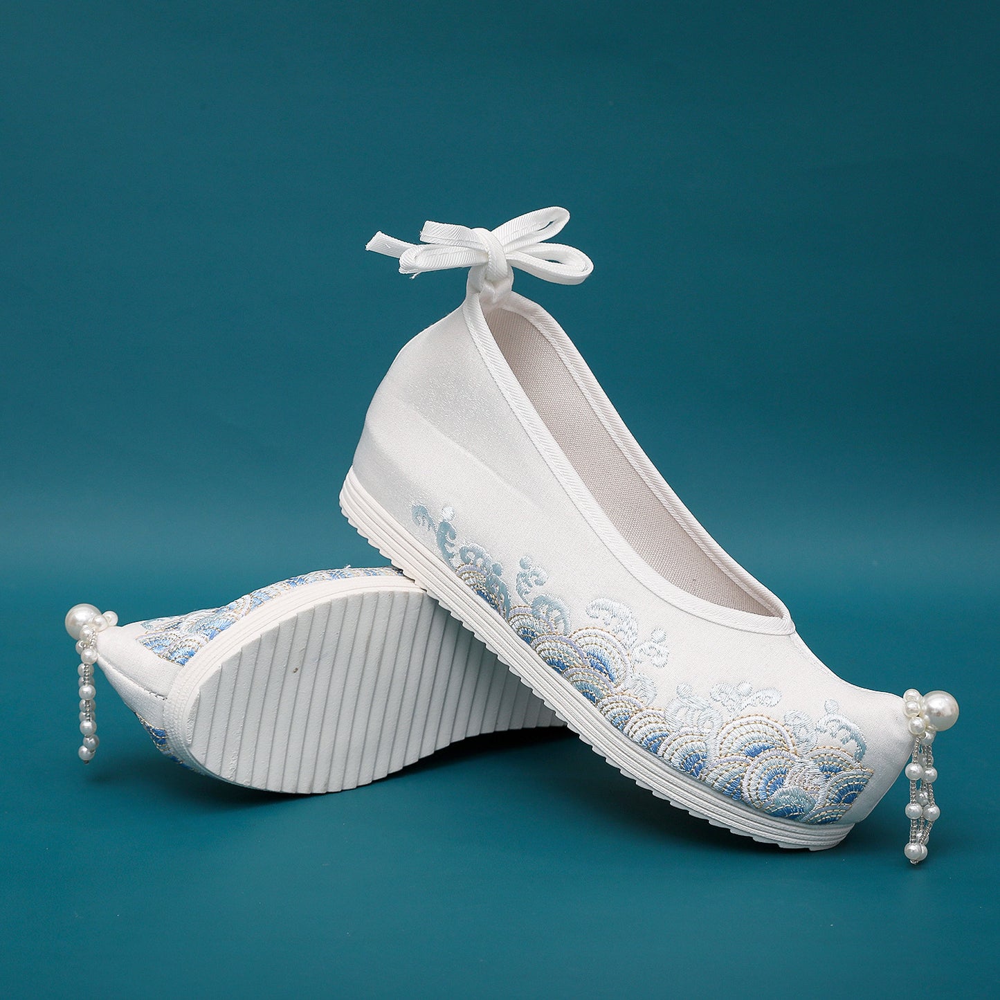Women’s Hanfu Shoes 2026 — Embroidered Spring Heels with Inner Height Lift