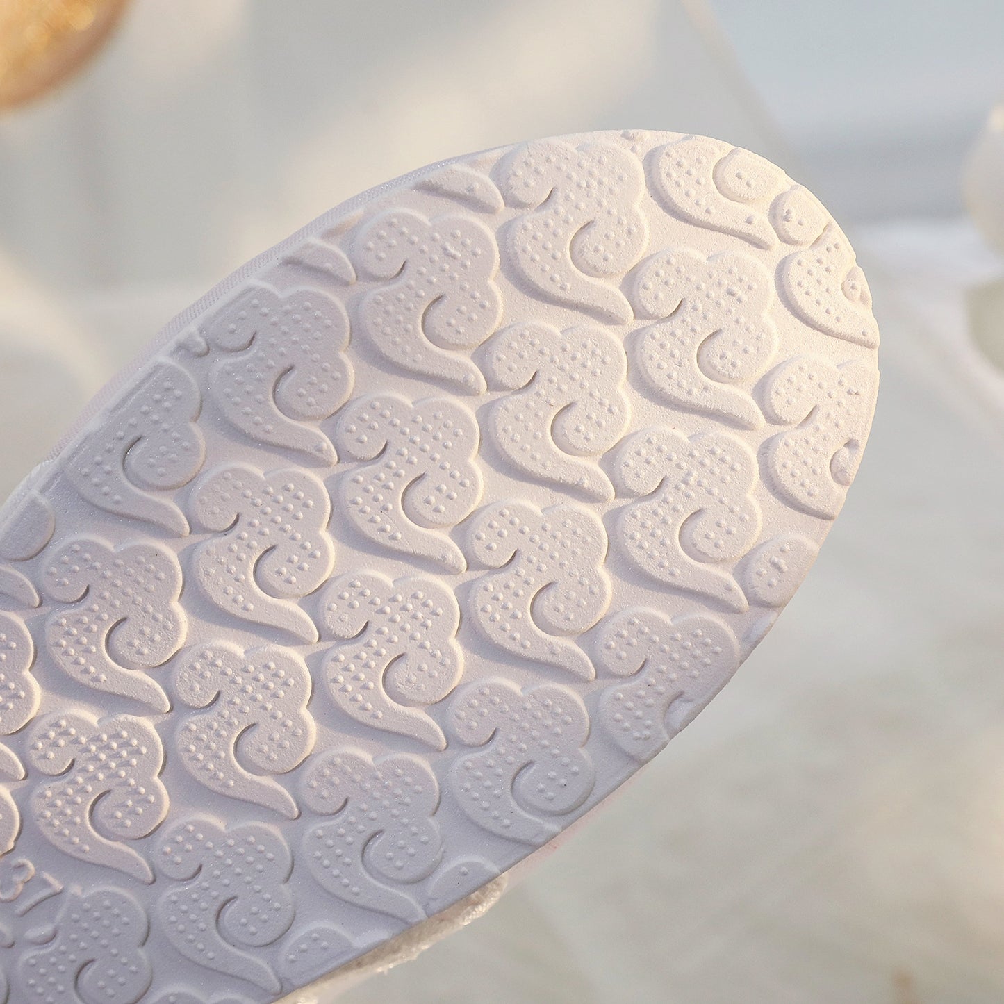 Ancient Style Mesh Embroidered Hanfu Shoes — 3cm Hidden Wedge Flats