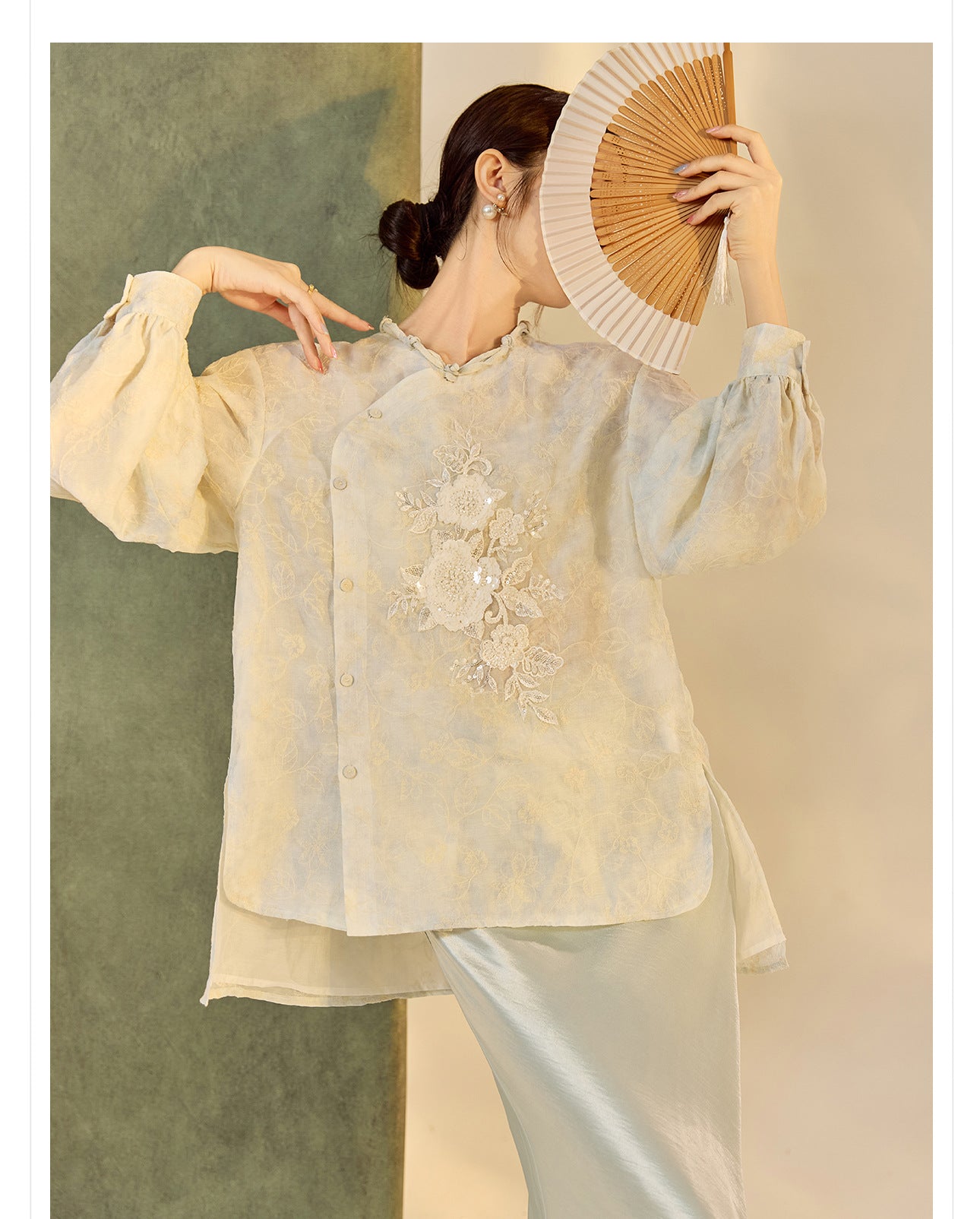 Early Autumn Retro Embroidered Top | New Chinese Style Artistic Shirt