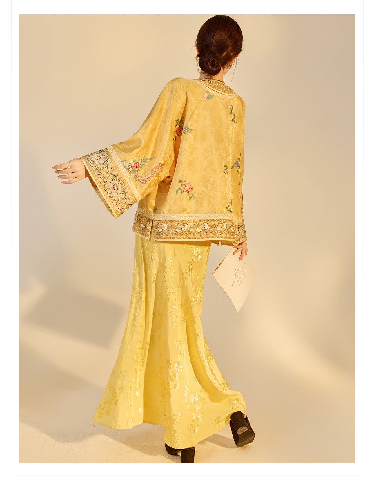 Luxury V-Neck Embroidered Jacket – Modern Chinese Style Outerwear