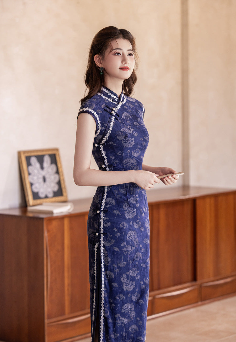 Retro Sleeveless Flocked Cheongsam – 2025 Autumn Long Dress