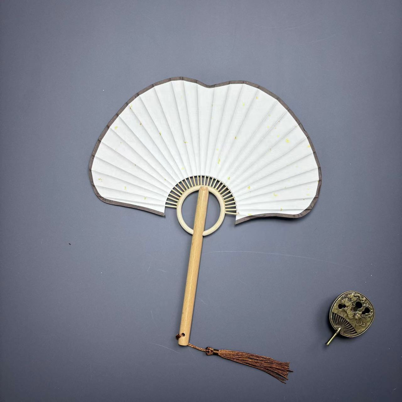 Handmade Ginkgo Leaf Xuan Paper Round Fan — Classical Chinese Style
