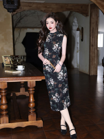 Youthful Sleeveless Cheongsam – 2025 Printed Chinese Dress