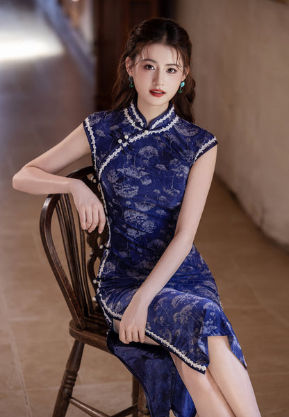 Retro Sleeveless Flocked Cheongsam – 2025 Autumn Long Dress