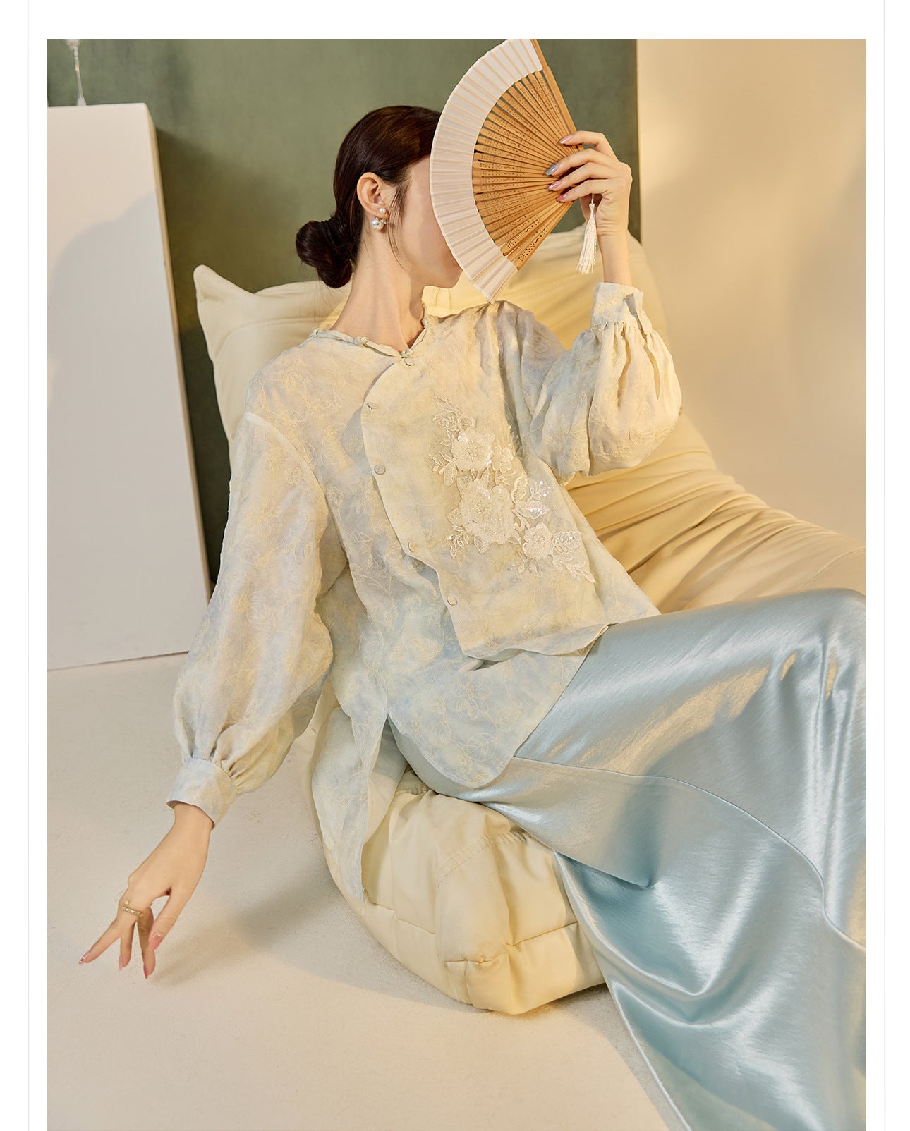 Early Autumn Retro Embroidered Top | New Chinese Style Artistic Shirt