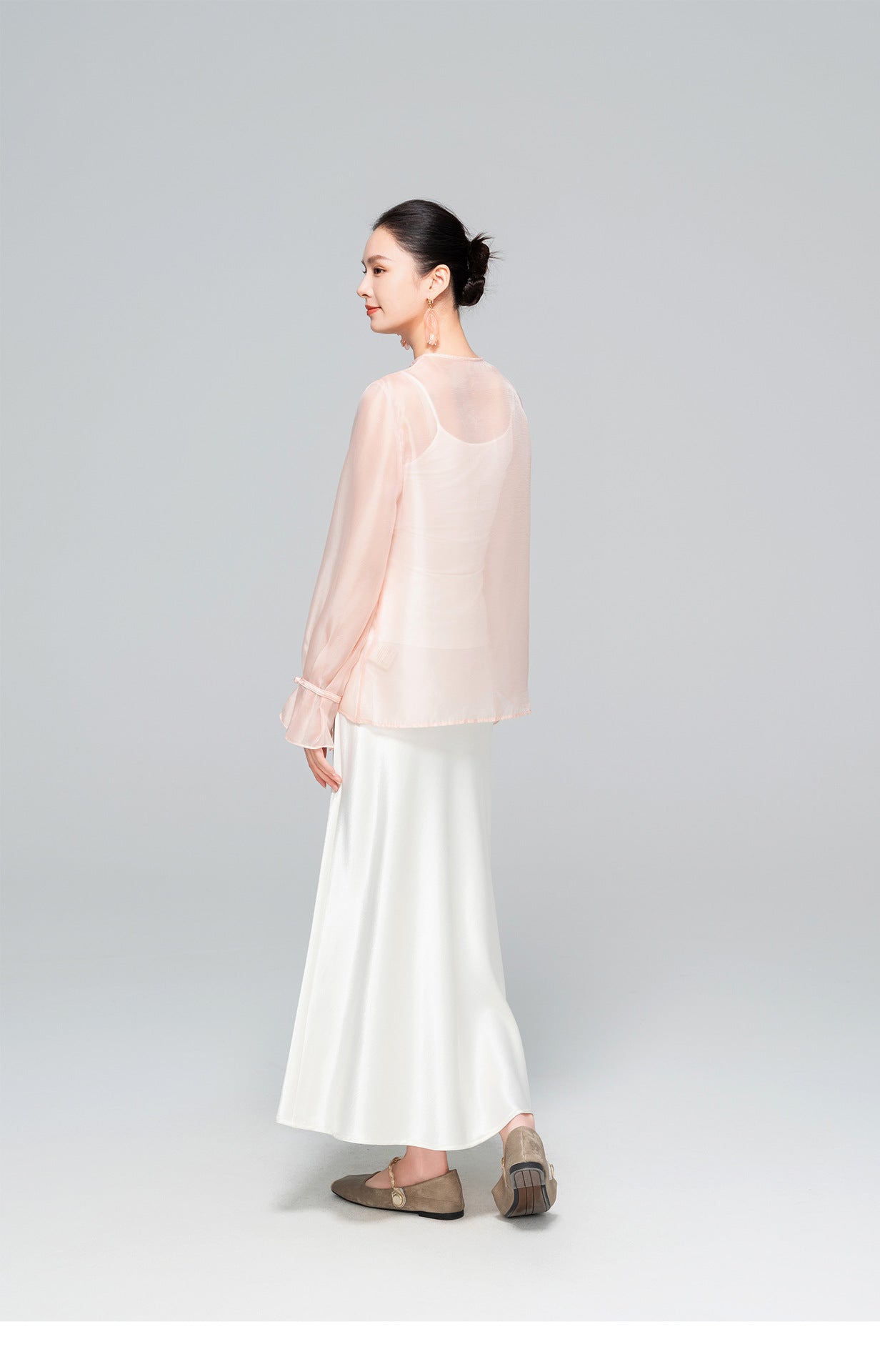 High-End Flared Sleeve Round Neck Women's Shirt