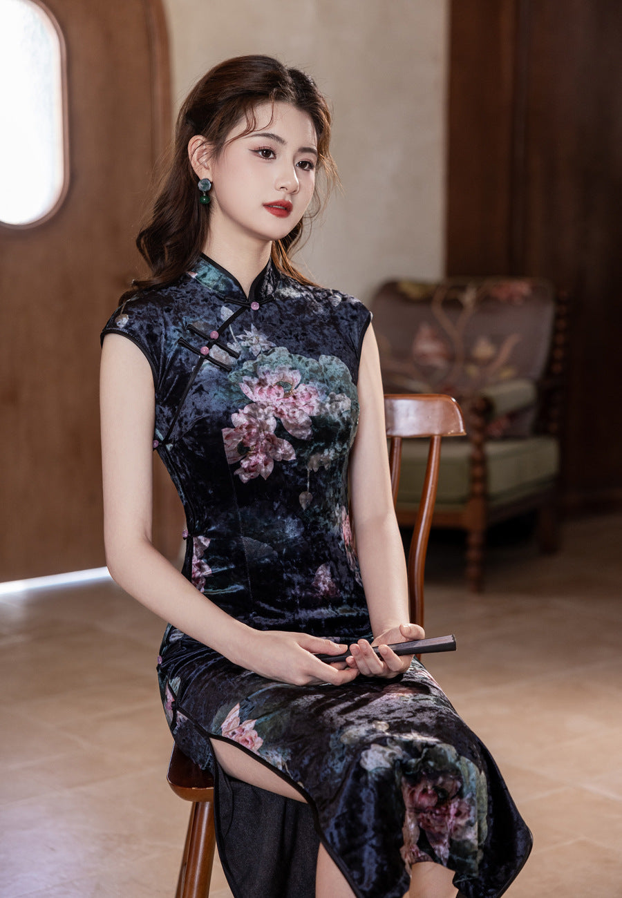 Ink Lotus Velvet Cheongsam – 2025 Elegant Autumn Sleeveless Dress