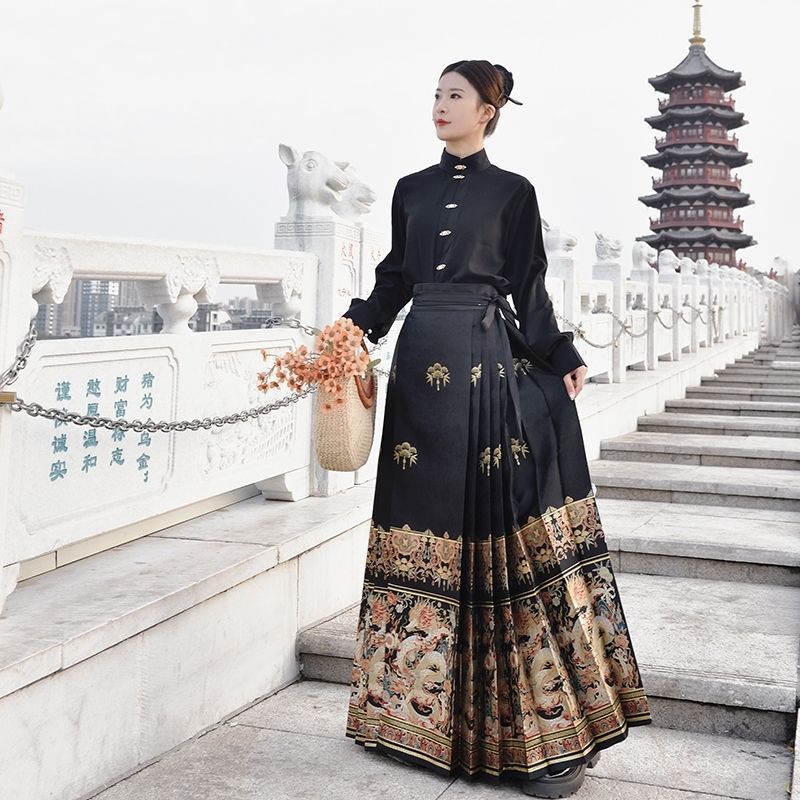 Elegant Autumn-Winter Brocade Horse-Face Skirt