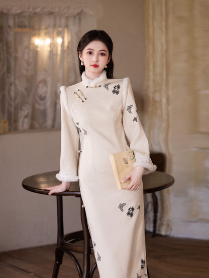 White Fleece-Lined Winter Qipao | Thickened Long-Sleeve Retro Dress 2025