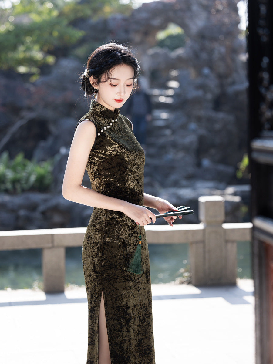 New Chinese Style Black Velvet Cheongsam – Slim Fit Dress