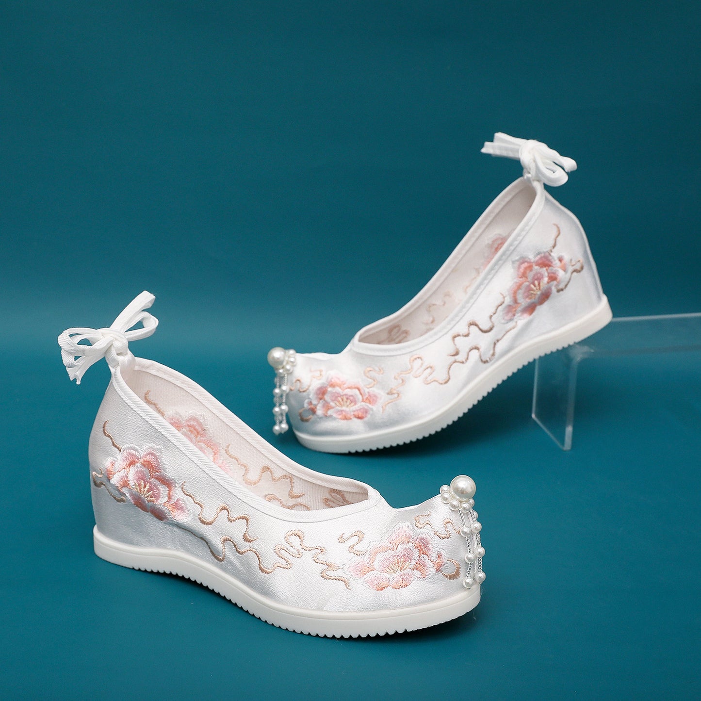 Spring Hanfu Shoes — Traditional Embroidered Hidden Heel Women’s Flats