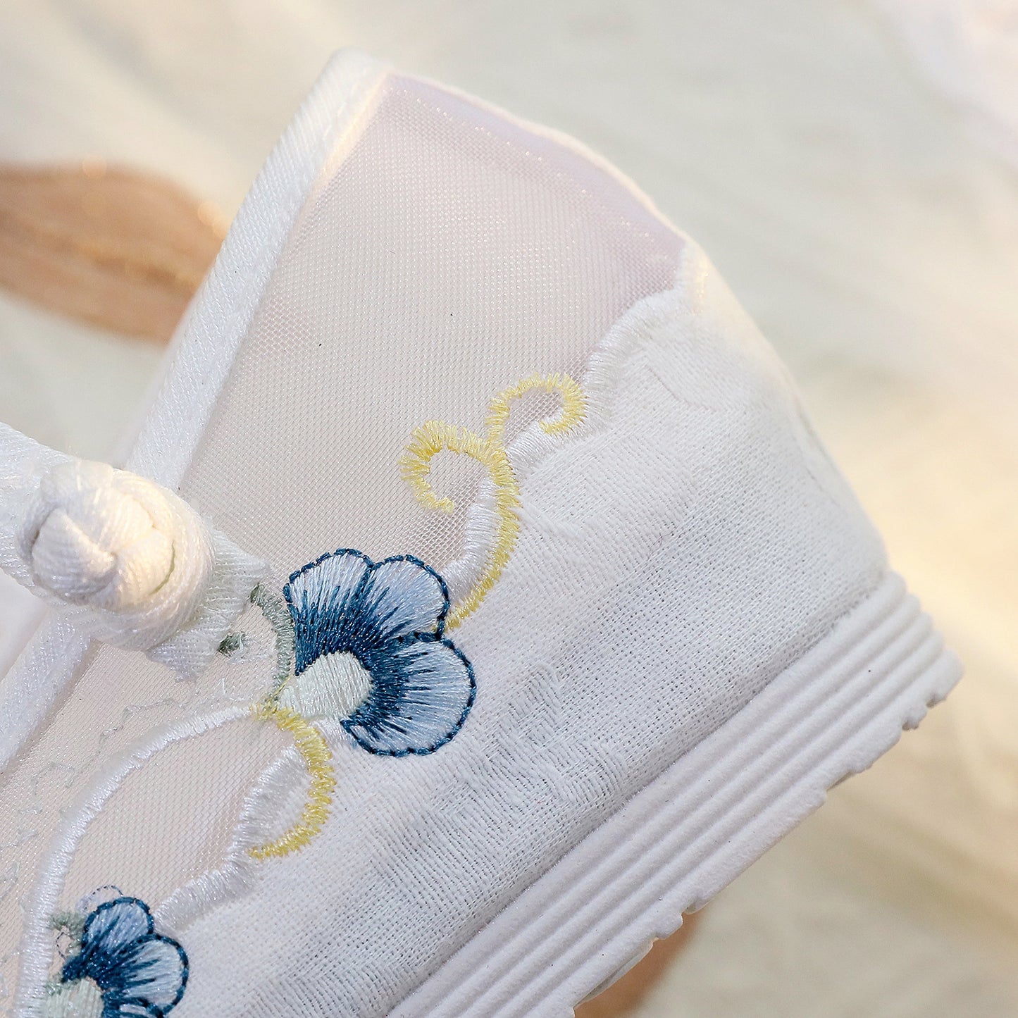 Ancient Style Mesh Embroidered Hanfu Shoes — 3cm Hidden Wedge Flats