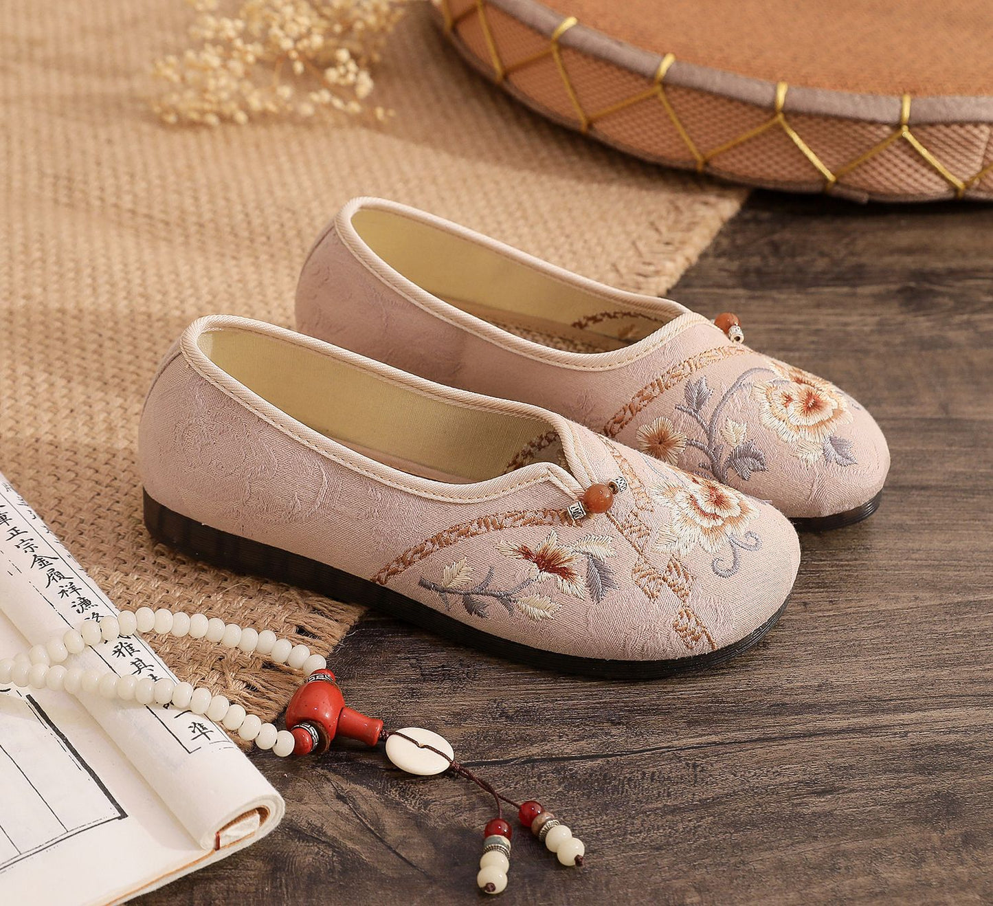 Old Beijing Style Women’s Flats — Retro Embroidered Costume Shoes