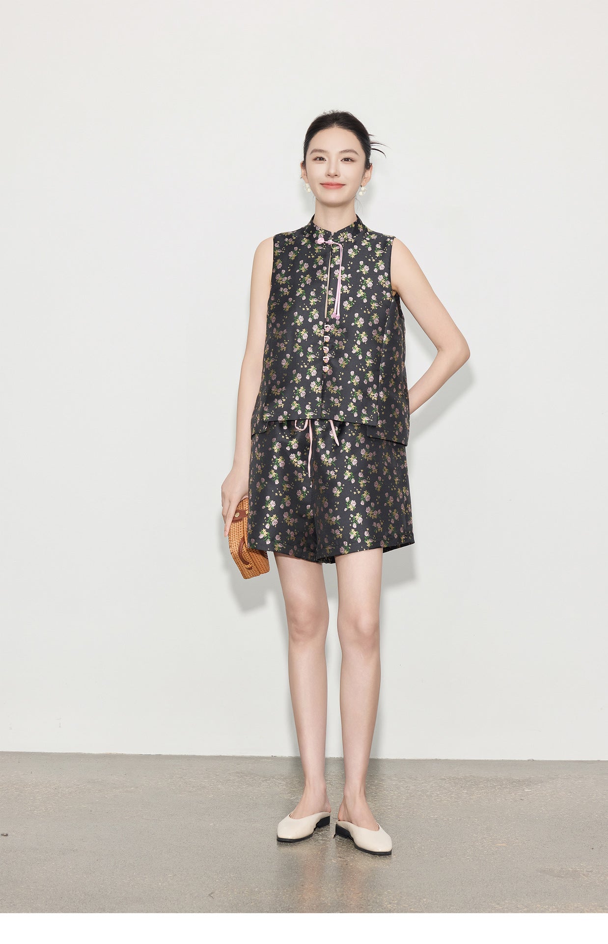 Light National Style Jacquard Sleeveless Vest & High Waist Shorts