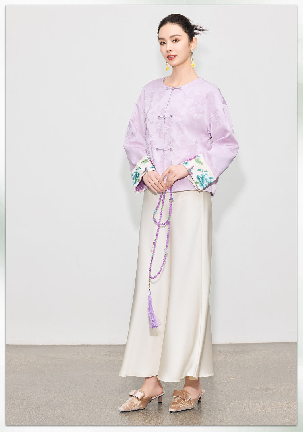 Spring Retro Embroidered Loose Slimming Jacket for Women