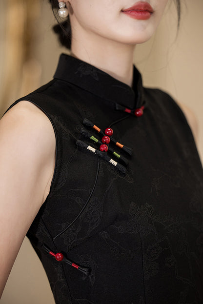 Improved Chinese Sleeveless Cheongsam – Elegant Autumn Fashion
