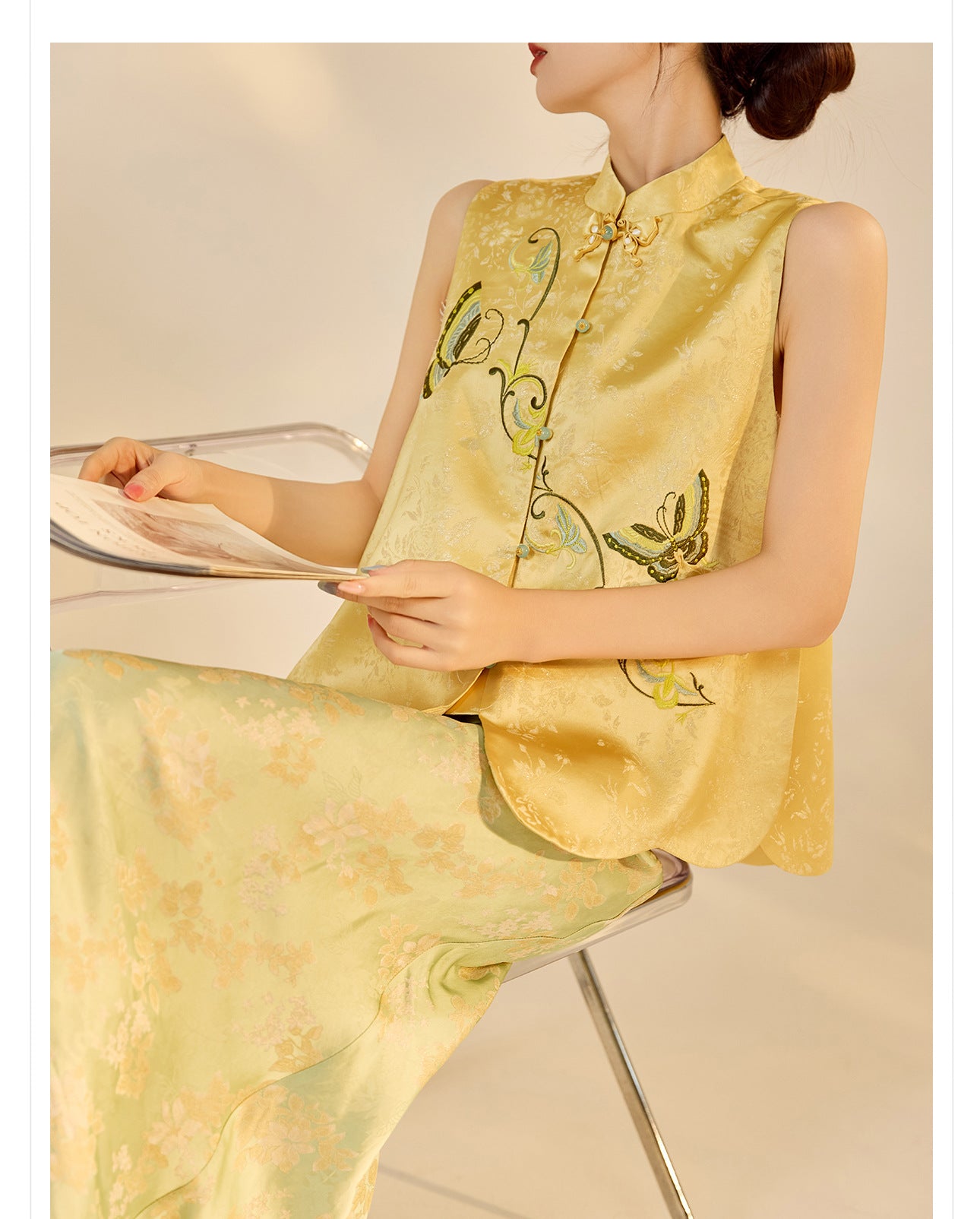 High-End Embroidery Stand Collar Vest & Jacquard Mermaid Skirt