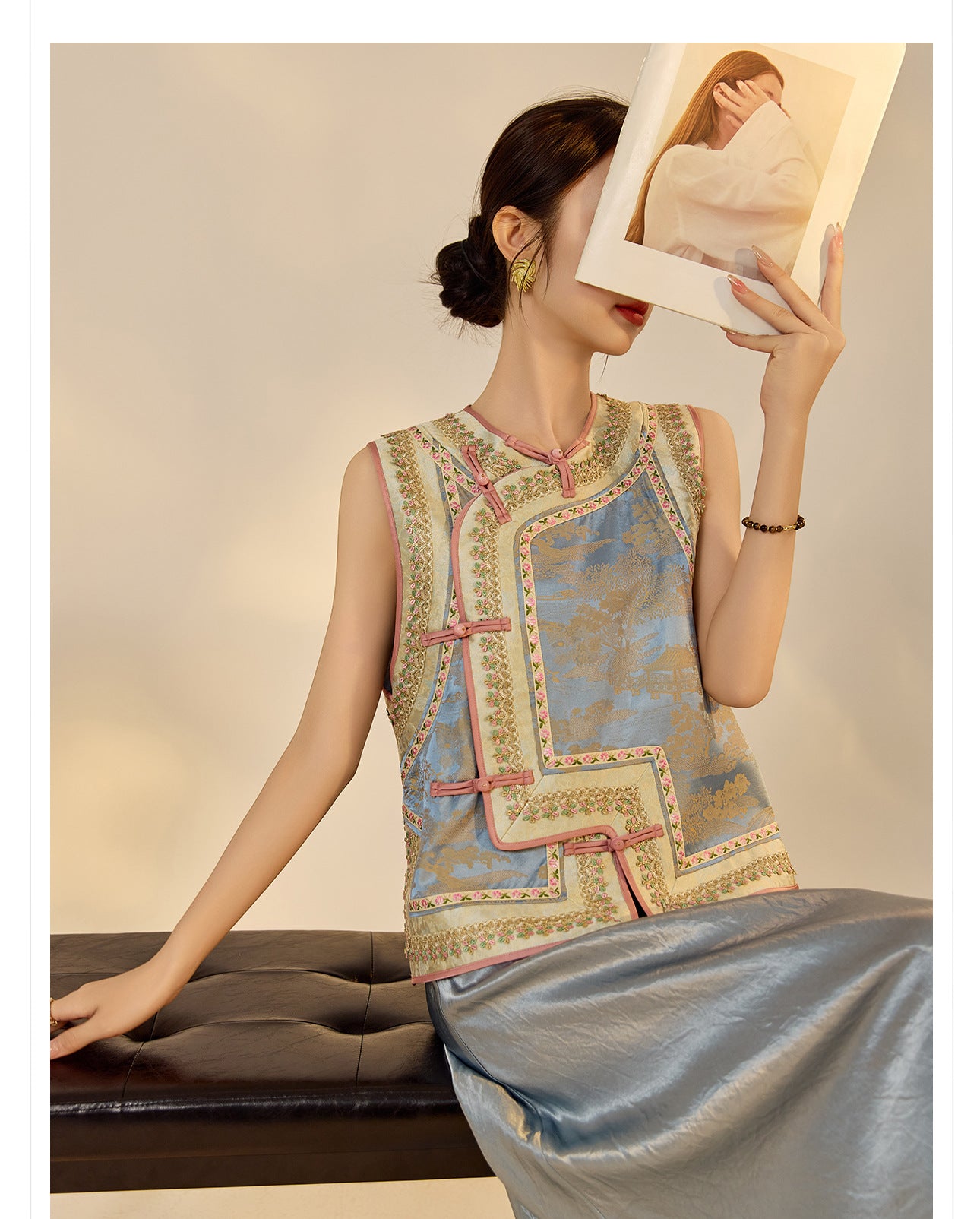 New Chinese Style Heavy Embroidery Rayon Vest for Women