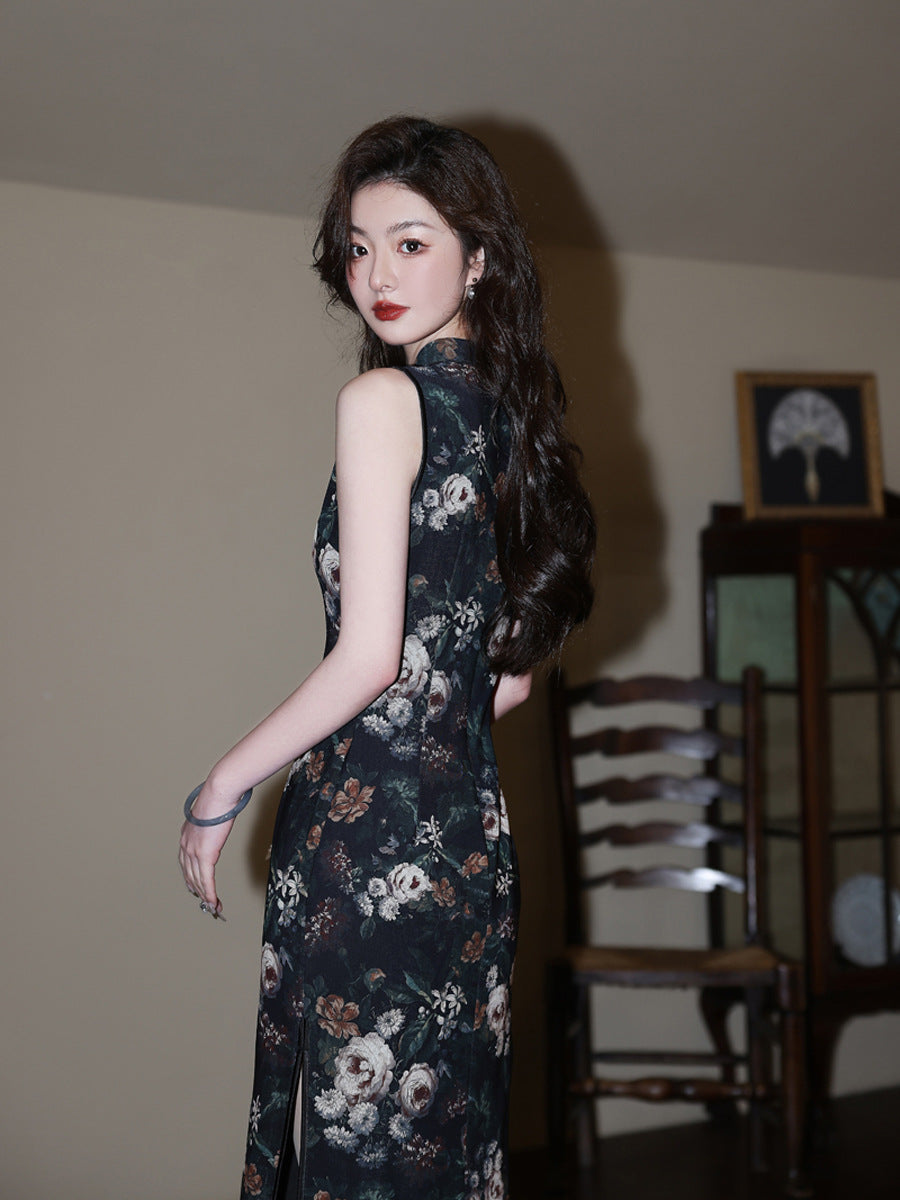 Youthful Sleeveless Cheongsam – 2025 Printed Chinese Dress