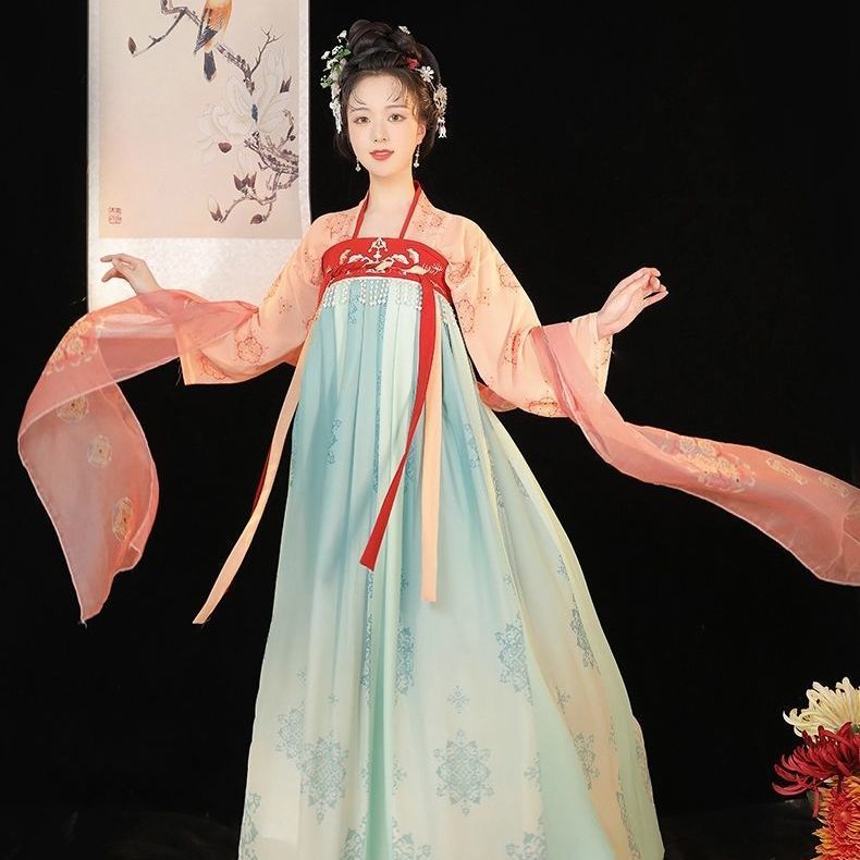 Oriental Fairy Hanfu — Queen Consort Style Ancient Chinese Outfit