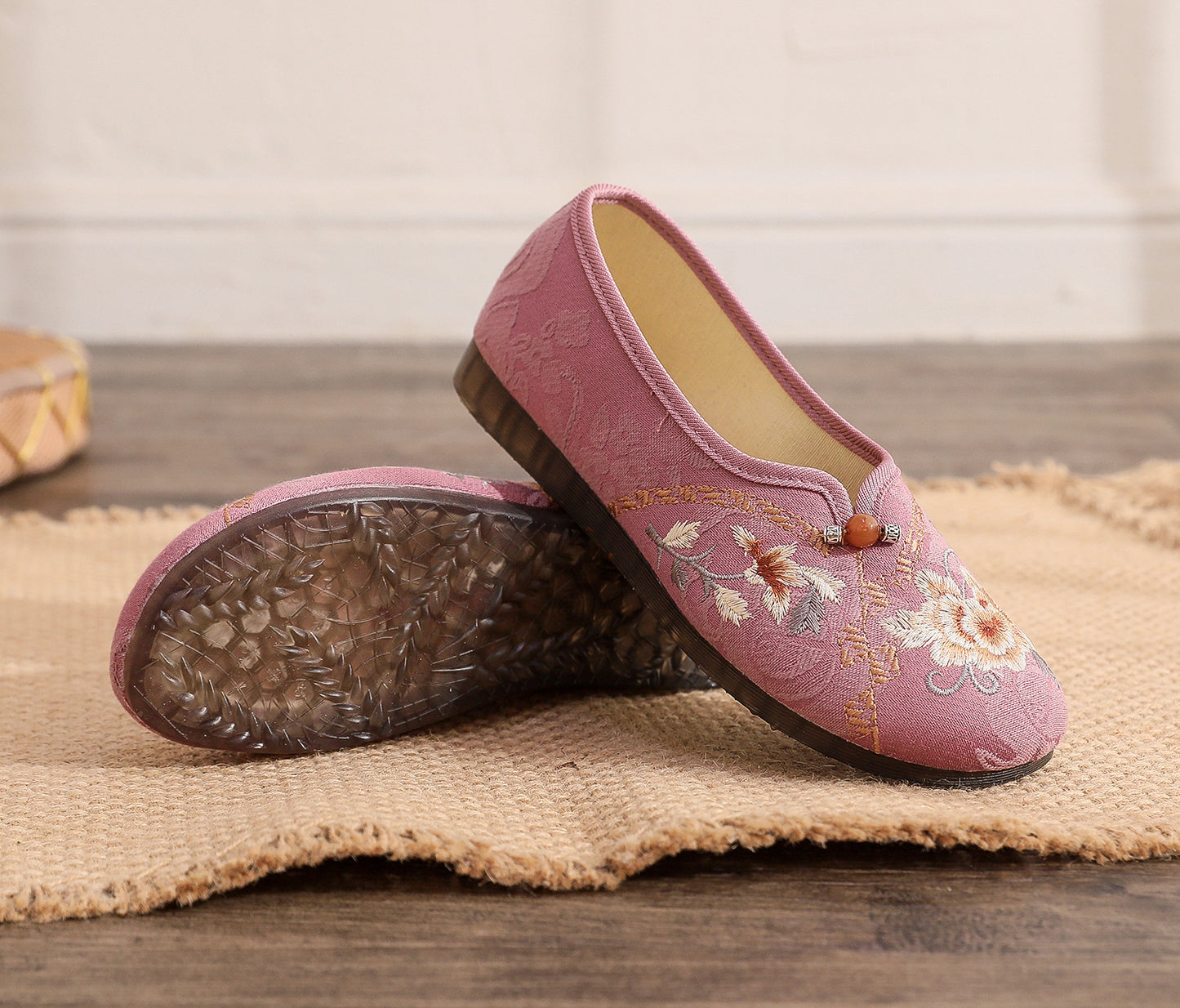 Old Beijing Style Women’s Flats — Retro Embroidered Costume Shoes